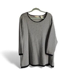 Vintage Lord & Taylor soft merino wool black and white Crew Neck Sweater